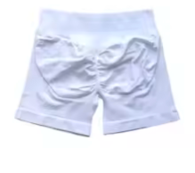 Women’s seamless scrunch workout shorts featuring a ribbed waistband and high-stretch fabric, designed for comfort and performance during gym, running, or sports activities.